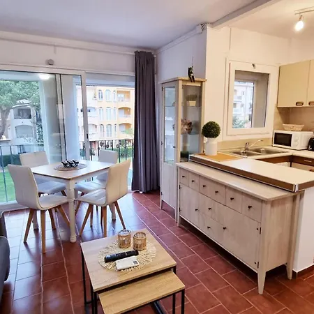 Apartamento A 200 M De La Playa Con Vista A La Piscina Y Parking Cubierto Gratuito Empuriabrava Exterior photo
