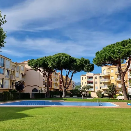 Apartamento A 200 M De La Playa Con Vista A La Piscina Y Parking Cubierto Gratuito Empuriabrava Exterior photo