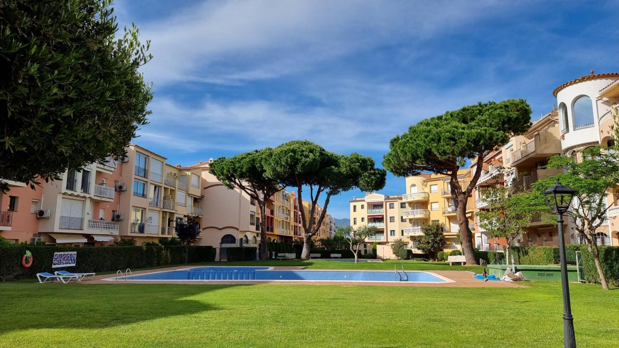A 200 M De La Playa Con Vista A La Piscina Y Parking Cubierto Gratuito Apartment Empuriabrava